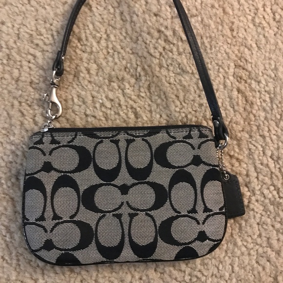 Coach wristlet, tan and black signature jacquard. - Picture 8 of 10